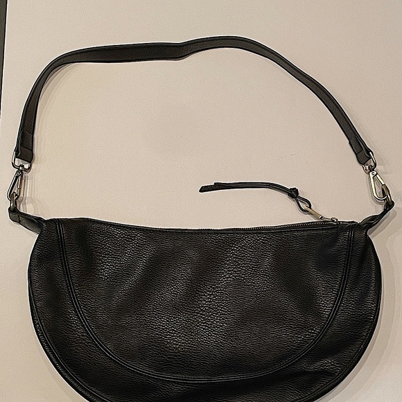 Urban Originals Black Shoulder Bag with 2 Adjustable Straps and Zipper Closure. - Picture 1 of 7